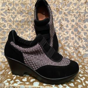 NWT Bernie Mev Platform Loafers